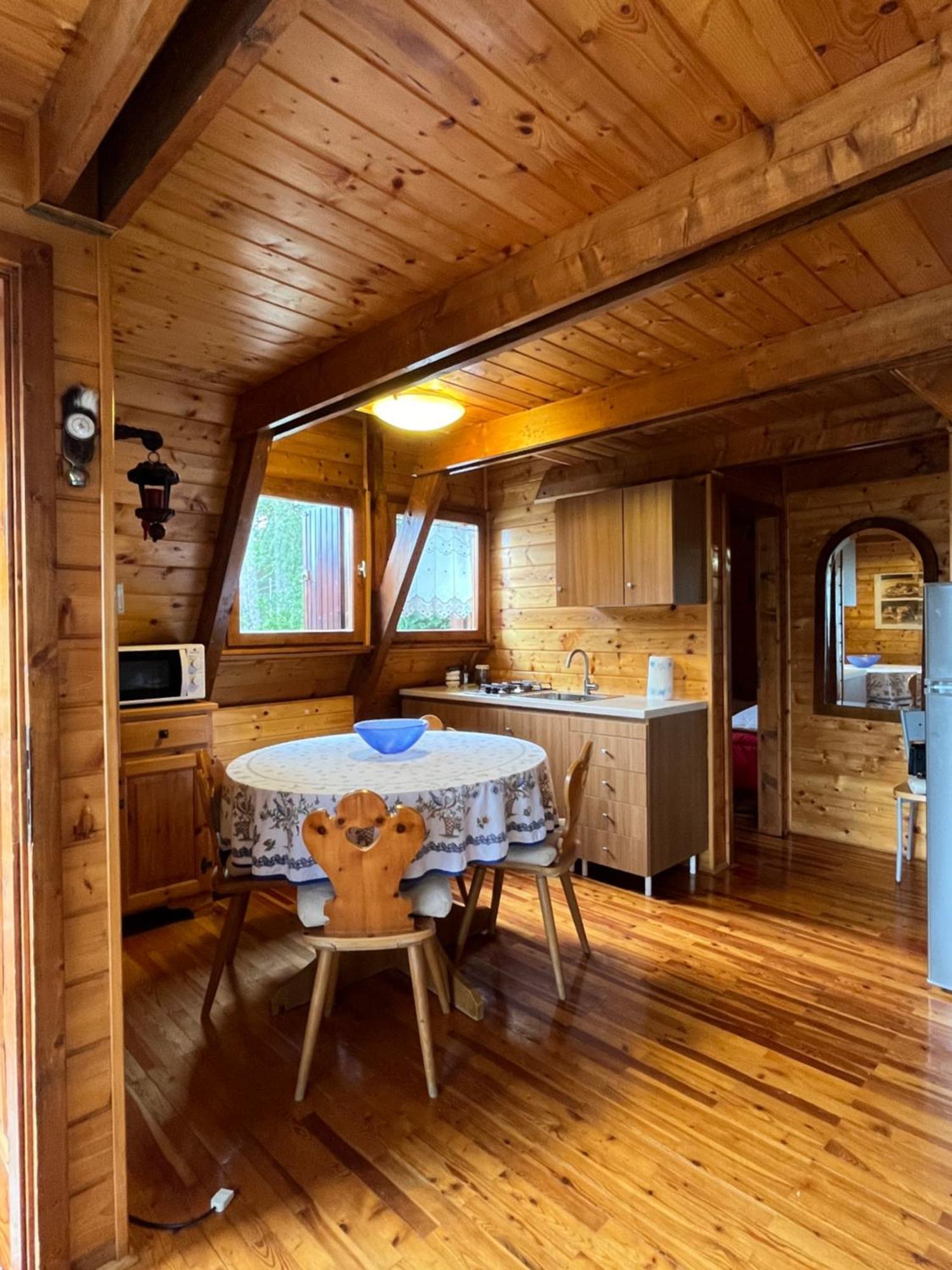 Chalet Natura La Taverna Dei 3 Porcellini Cavaliere  Buitenkant foto