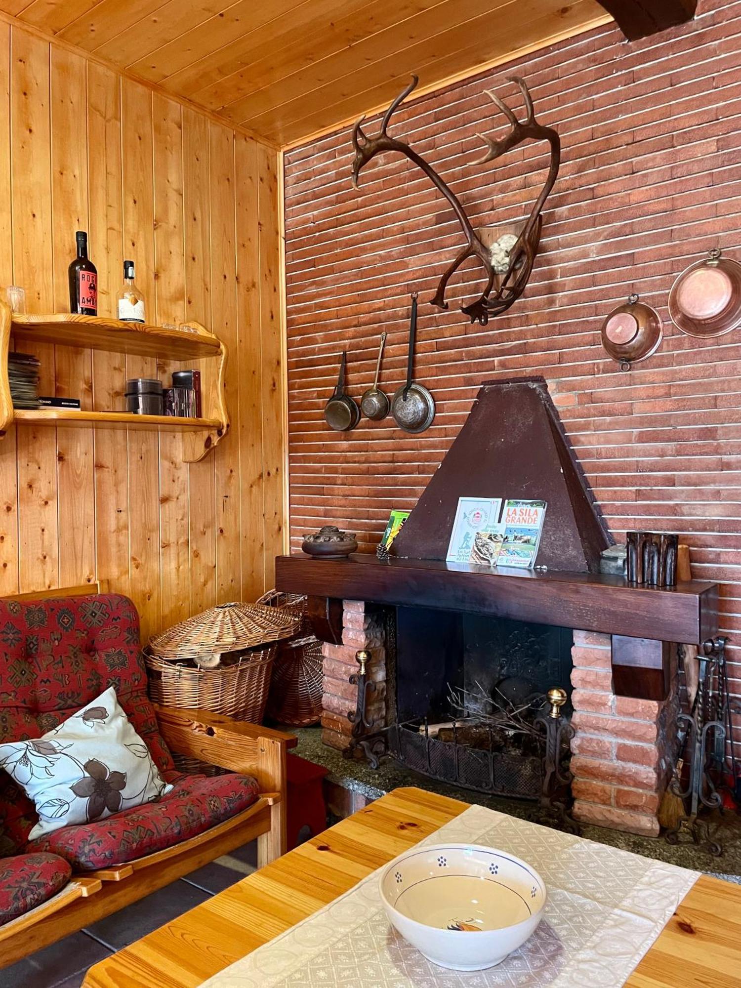 Chalet Natura La Taverna Dei 3 Porcellini Cavaliere  Buitenkant foto
